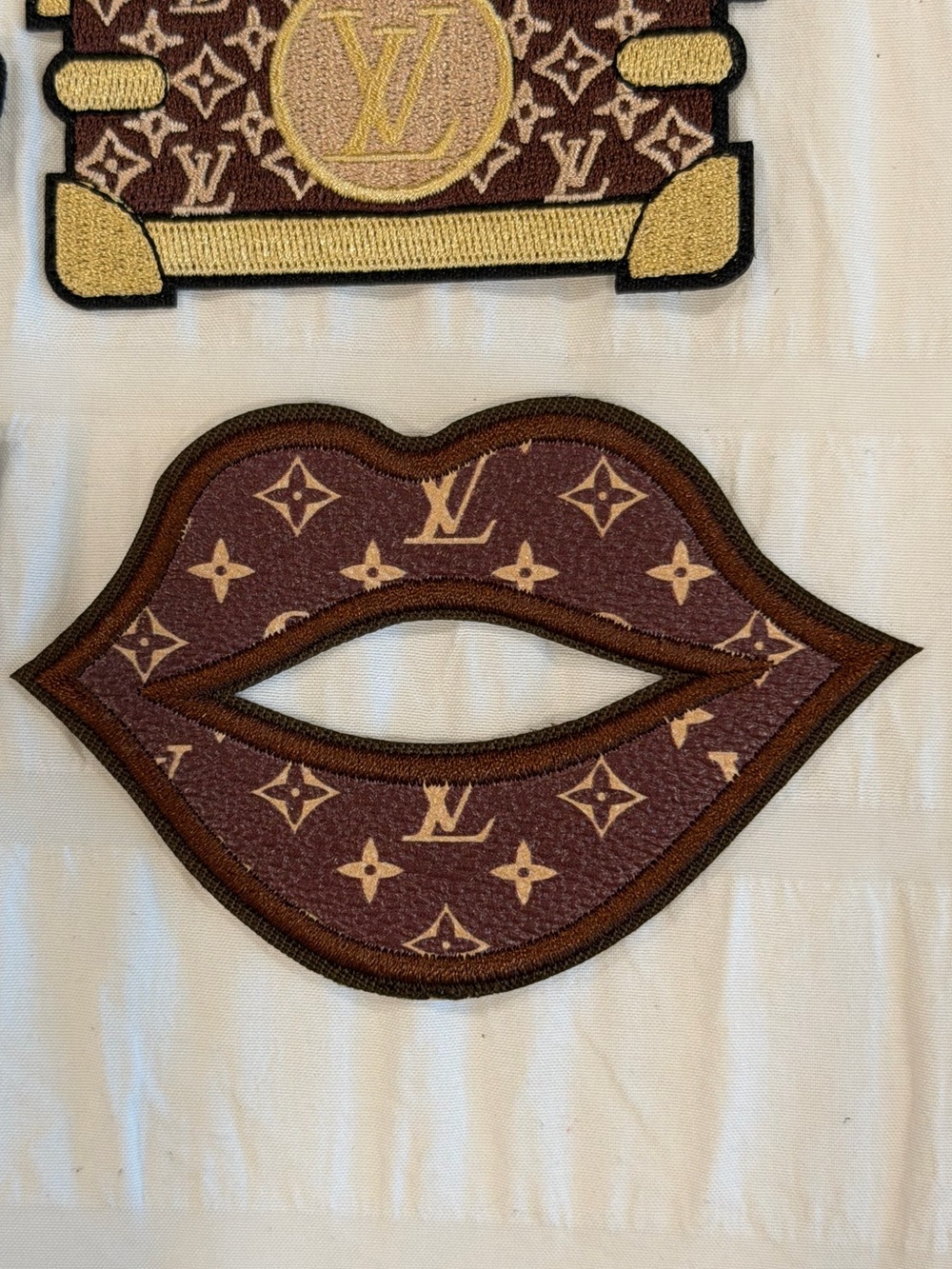 Iron on patches (3) - Picture 3 of 4